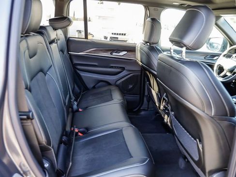 New 2026 Jeep Grand Cherokee Altitude image 20