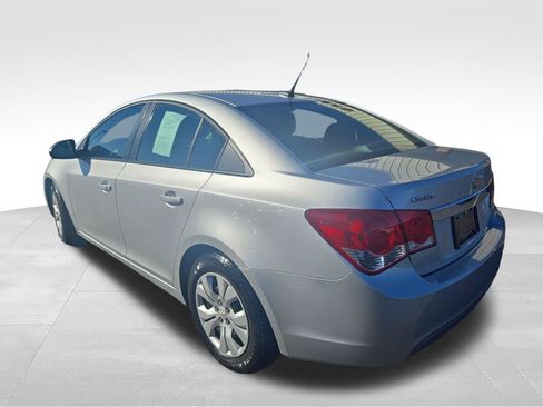 Used 2013 Chevrolet Cruze LS image 3