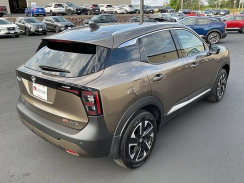 Used 2026 Nissan Kicks SR AWD/4WD image 5