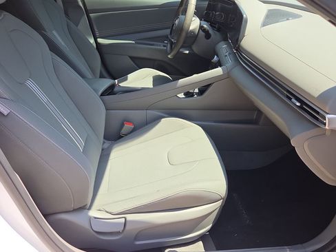 Used 2024 Hyundai Elantra SEL w/ Convenience Package FWD image 16