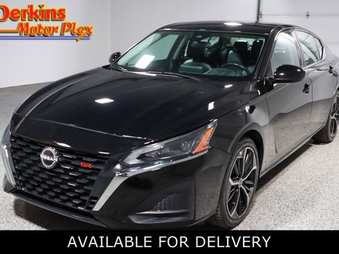 Used 2024 Nissan Altima 2.5 SR image 1