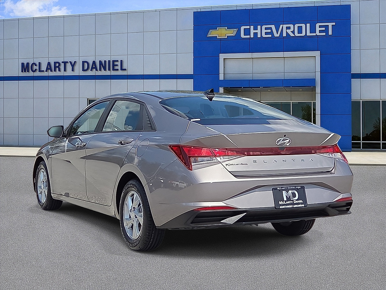 Used 2023 Hyundai Elantra SE FWD image 4
