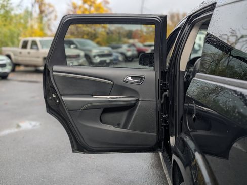 Used 2019 Dodge Journey Crossroad image 30