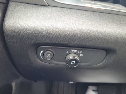 Used 2022 Chevrolet Traverse LT w/ LT Premium Package AWD/4WD image 46