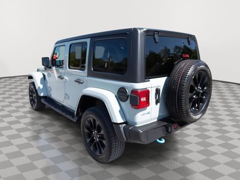 Used 2023 Jeep Wrangler Unlimited Sahara w/ Cold Weather Group AWD/4WD image 7