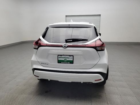 Used 2021 Nissan Kicks S FWD image 7