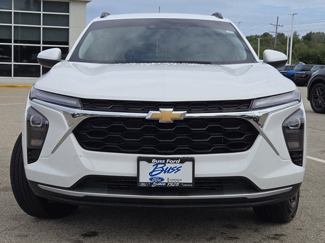 Used 2025 Chevrolet Trax LT w/ Driver Confidence Package FWD image 2