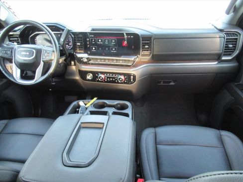 Used 2024 GMC Sierra 1500 SLT AWD/4WD image 11