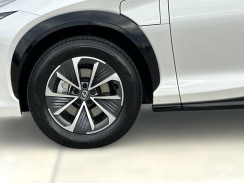 Used 2025 Lexus RZ 300e image 12