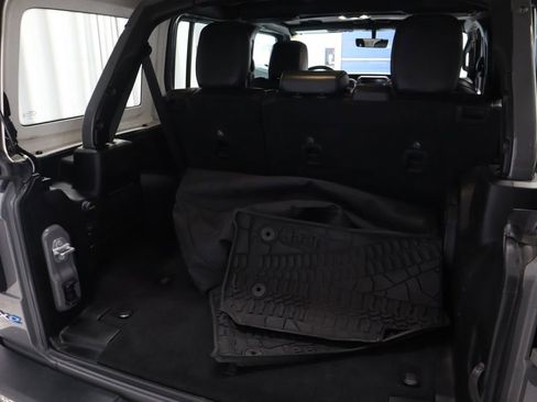 Used 2023 Jeep Wrangler Unlimited Sahara image 18