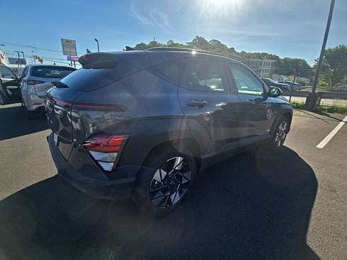 Used 2025 Hyundai Kona SEL FWD image 4