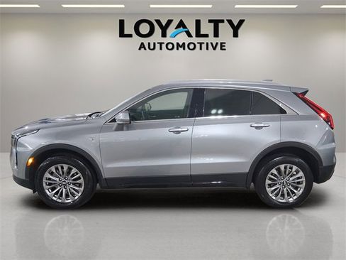 Used 2025 Cadillac XT4 Premium Luxury image 2
