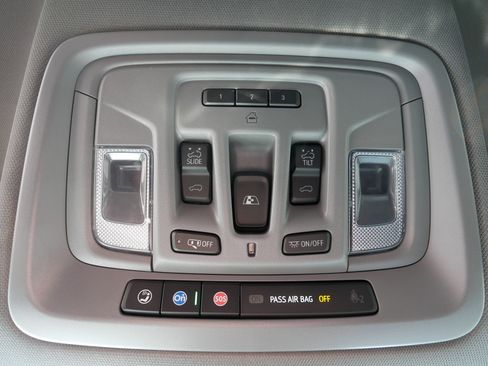 Certified 2025 Chevrolet Silverado 1500 LTZ image 31