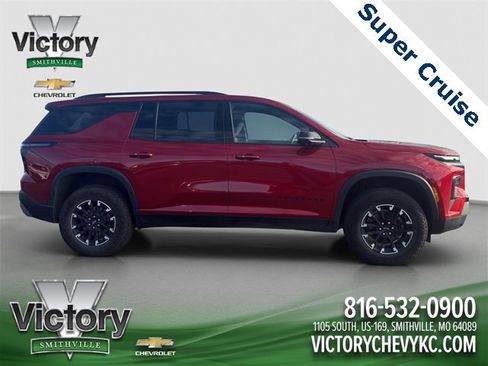 Used 2024 Chevrolet Traverse Z71 w/ Enhanced Driving Package image 7