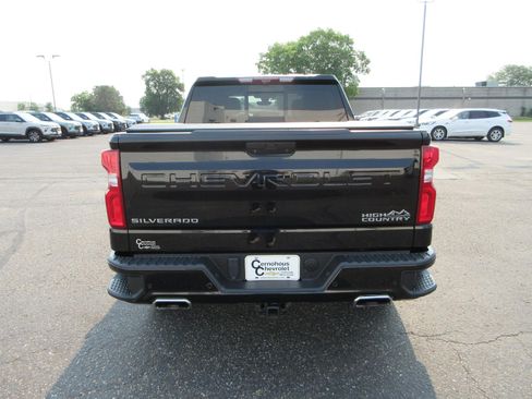 Certified 2022 Chevrolet Silverado 1500 High Country w/ Technology Package AWD/4WD image 6