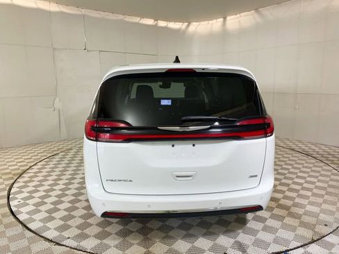 Used 2023 Chrysler Pacifica Touring-L AWD/4WD image 18