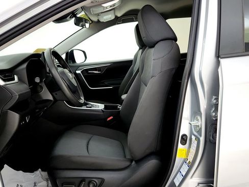 Used 2022 Toyota RAV4 XLE AWD/4WD image 25