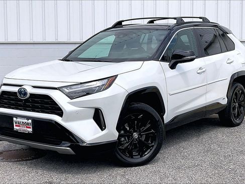 Used 2023 Toyota RAV4 XSE AWD/4WD image 2