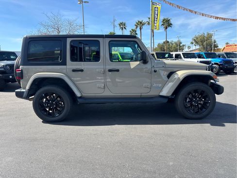 Used 2022 Jeep Wrangler Unlimited Sahara w/ Cold Weather Group image 4