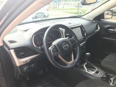 Used 2015 Jeep Cherokee Latitude FWD image 23