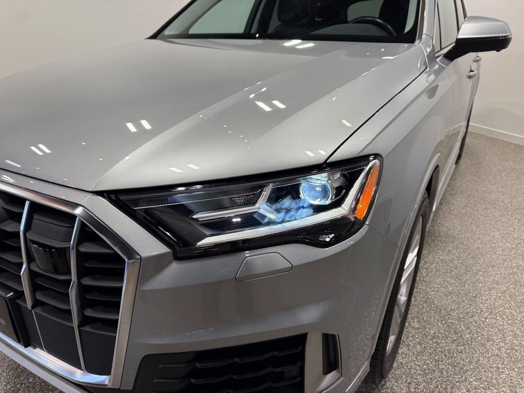 Used 2023 Audi Q7 2.0T Premium w/ Convenience Package AWD/4WD image 2