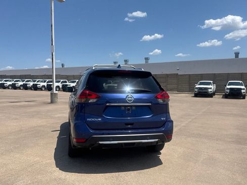 Used 2019 Nissan Rogue SV w/ Sun & Sound Touring Package FWD image 18