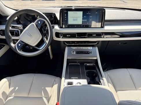 New 2026 Lincoln Aviator AWD image 16