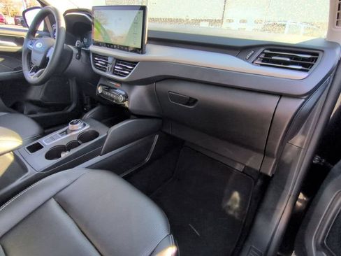 Used 2025 Ford Escape Platinum AWD/4WD image 25