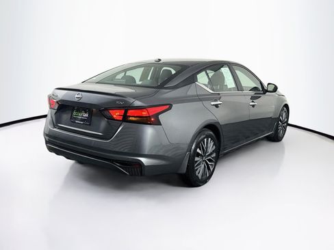 Used 2024 Nissan Altima 2.5 SV FWD image 9