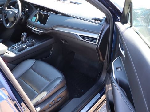 Used 2019 Cadillac XT4 Premium Luxury w/ Cold Weather Package AWD/4WD image 45