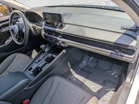Used 2025 Honda Accord SE image 19