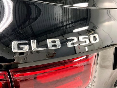 New 2025 Mercedes-Benz GLB 250 4MATIC image 15
