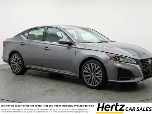 Used 2025 Nissan Altima 2.5 SV FWD image 1