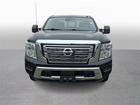 Used 2021 Nissan Titan SV w/ SV Convenience Package image 2