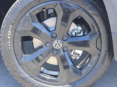 New 2026 Volkswagen Taos SE AWD/4WD image 15
