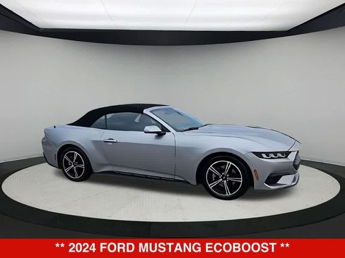 Used 2024 Ford Mustang Convertible RWD image 9