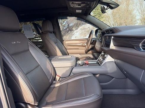 Used 2021 GMC Yukon Denali w/ Denali Ultimate Package image 17
