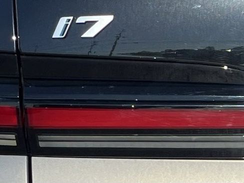 Used 2023 BMW i7 xDrive60 image 10