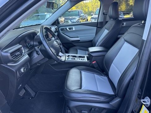 Used 2022 Ford Explorer XLT w/ Equipment Group 202A image 18