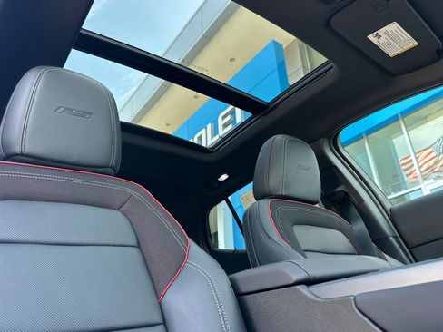 New 2025 Chevrolet Equinox EV RS w/ Active Safety Package 3 AWD/4WD image 17