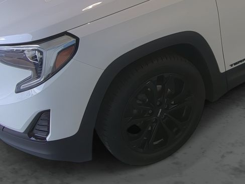 Used 2020 GMC Terrain SLE w/ Driver Convenience Package FWD image 7