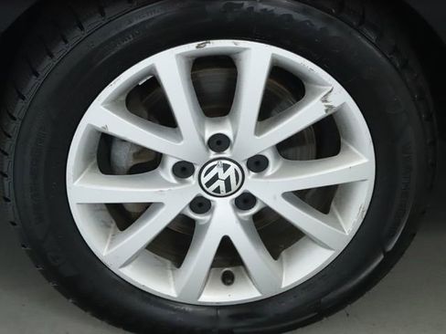 Used 2015 Volkswagen Jetta SE image 40