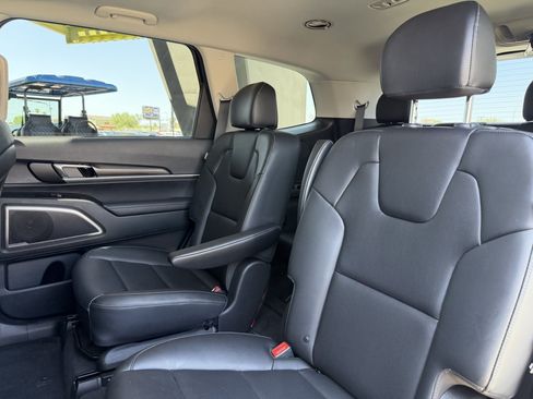Used 2025 Kia Telluride S FWD image 35