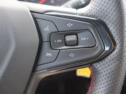 Used 2024 Chevrolet Trax RS FWD image 16