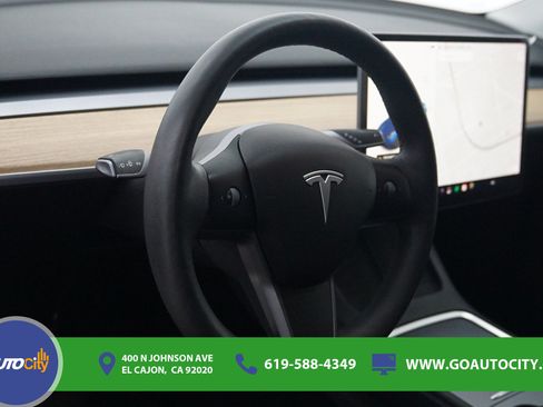 Used 2021 Tesla Model Y Long Range AWD/4WD image 19
