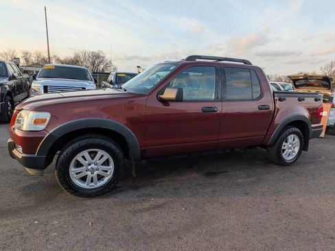 Used 2010 Ford Explorer Sport Trac XLT image 2