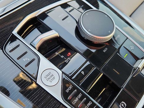 Used 2025 BMW X7 xDrive40i w/ M Sport Package image 14