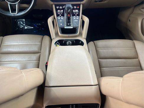 Used 2021 Porsche Cayenne AWD/4WD image 22