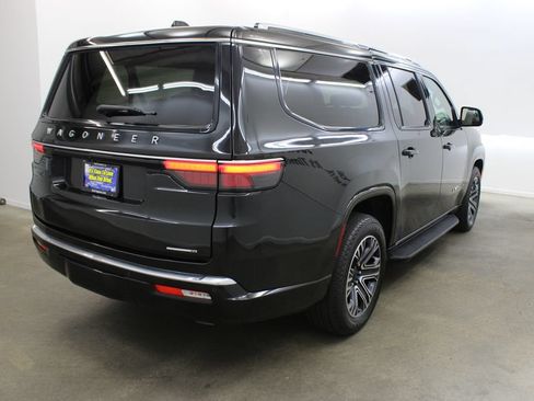 Used 2024 Jeep Wagoneer L Series II w/ Flexible Seating Group AWD/4WD image 5