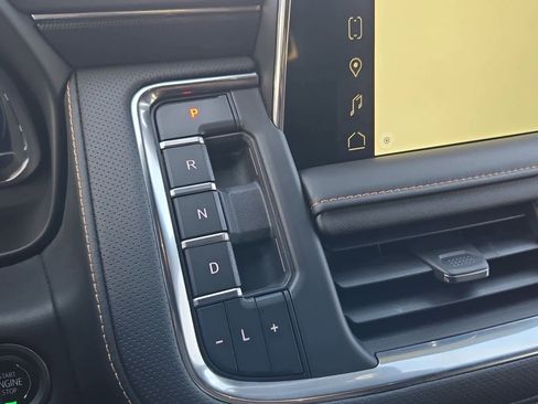 Used 2024 GMC Yukon AT4 image 32